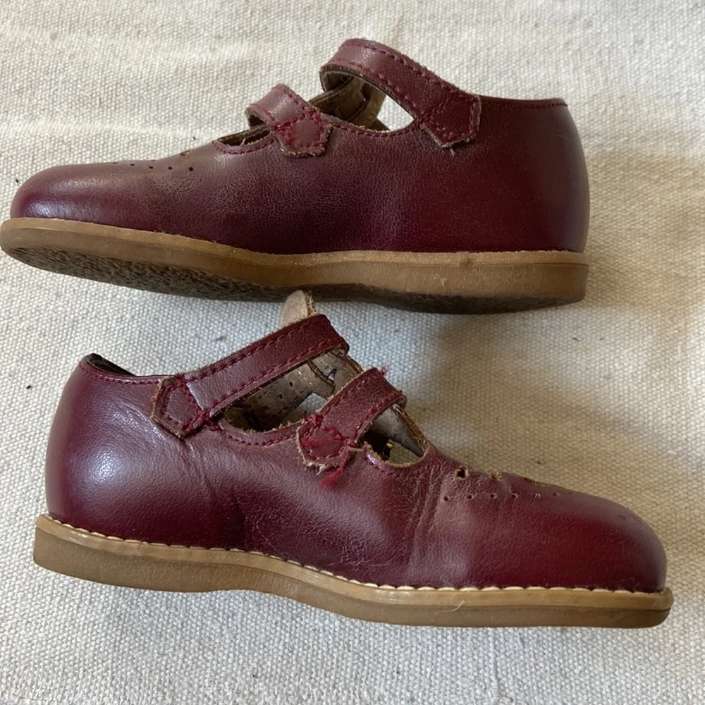 Vintage strap mary